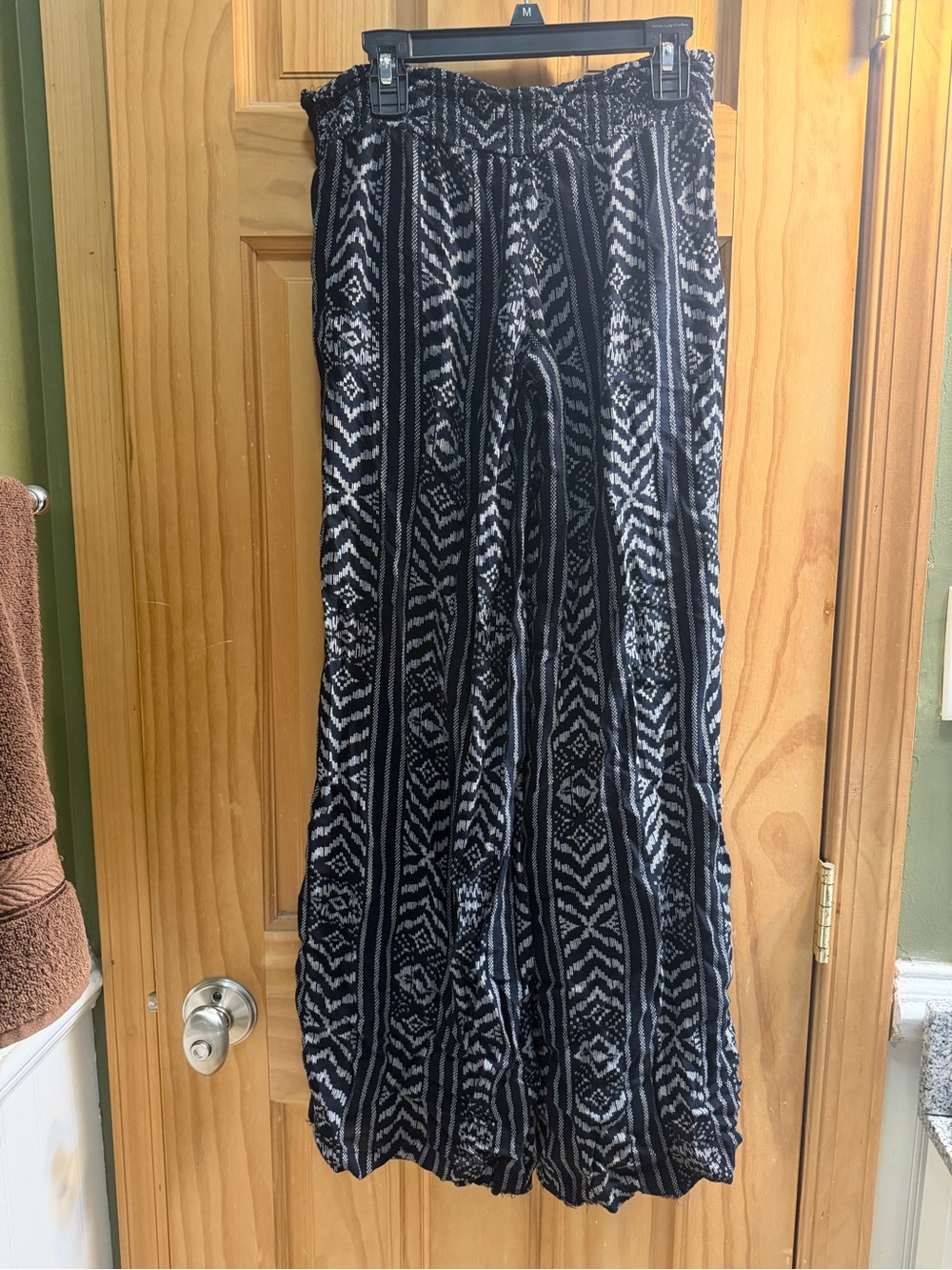 Billabong Black & White Printed Wide-Leg Women's Pants